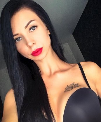 Встречусь с тобой в Москве, чтобы окружить тебя моим теплом и лаской. У меня широкий спектр услуг, включая классический секс, оральные ласки и фетишные игры. Я гарантирую конфиденциальность и безопасность во время нашей встречи. Смотри мои фото 🔥 и читай отзывы, чтобы понять, насколько я умелая в постели. Жду твоего звонка, чтобы сделать твои фантазии реальностью. 💕 2821, 26 лет