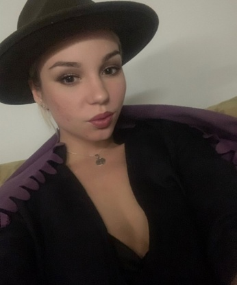 Молодая, сексуальная и страстная красотка приглашает в гости состоятельного мужчину для приятного времяпрепровождения. Все фото настоящее, без обмана! 4334, 19 лет