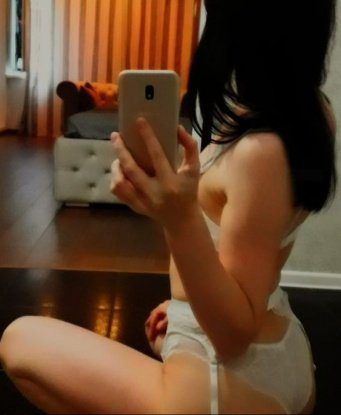 Молодая, стройная, развратная блондинка пригласит в гости состоятельного мужчину для жарких и незабываемых встреч. Гарантирую полное погружение в мир наслаждений! 7559, 29 лет